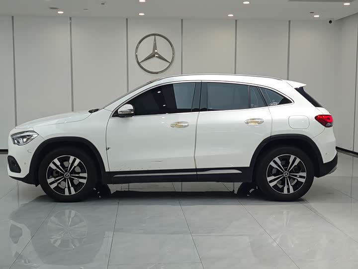 Фото 4 - Mercedes-Benz GLA-Class