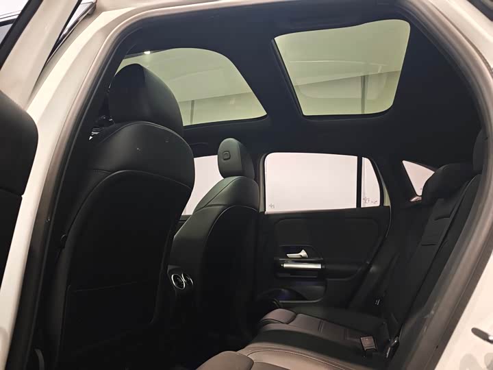 Фото 7 - Mercedes-Benz GLA-Class