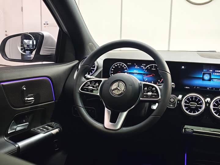 Фото 9 - Mercedes-Benz GLA-Class