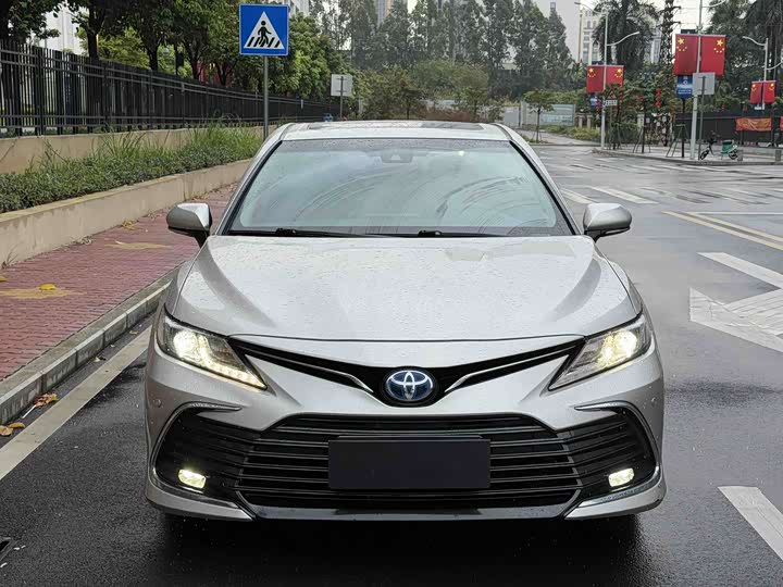 Фото 5 - Toyota Camry