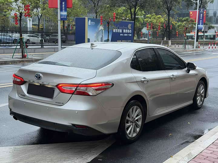 Фото 7 - Toyota Camry