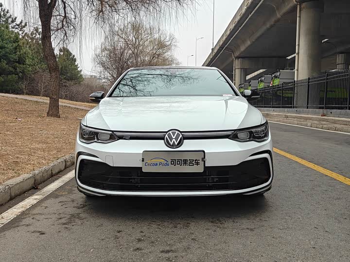 Фото 3 - Volkswagen Golf