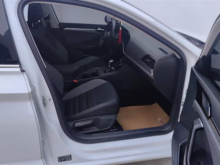 Photo 8 - Volkswagen Sagitar L