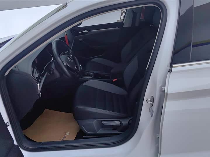 Photo 9 - Volkswagen Sagitar L