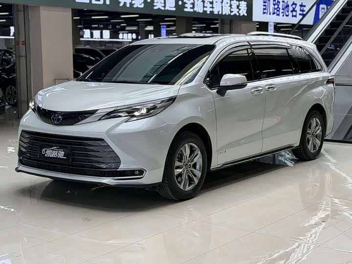 Photo 1 - Toyota Sienna