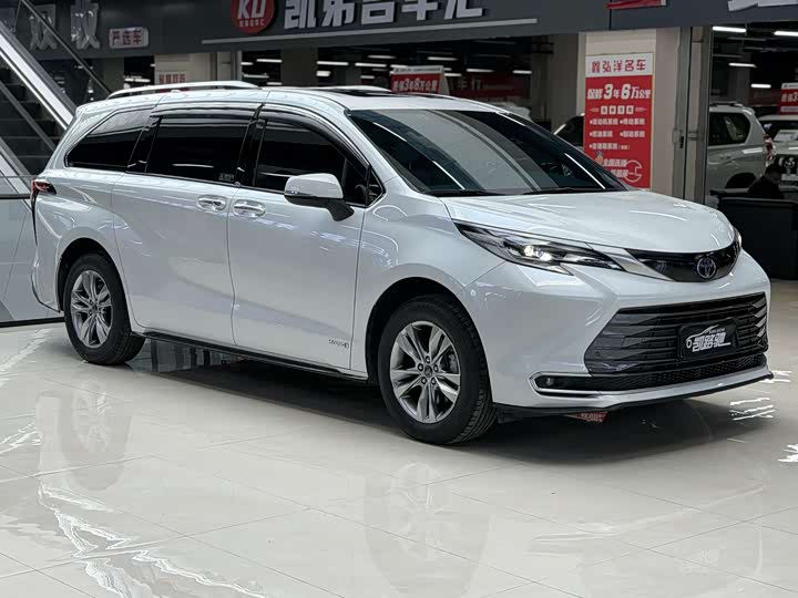 Photo 3 - Toyota Sienna