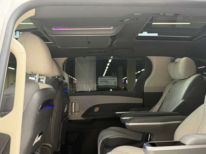 Photo 6 - Toyota Sienna