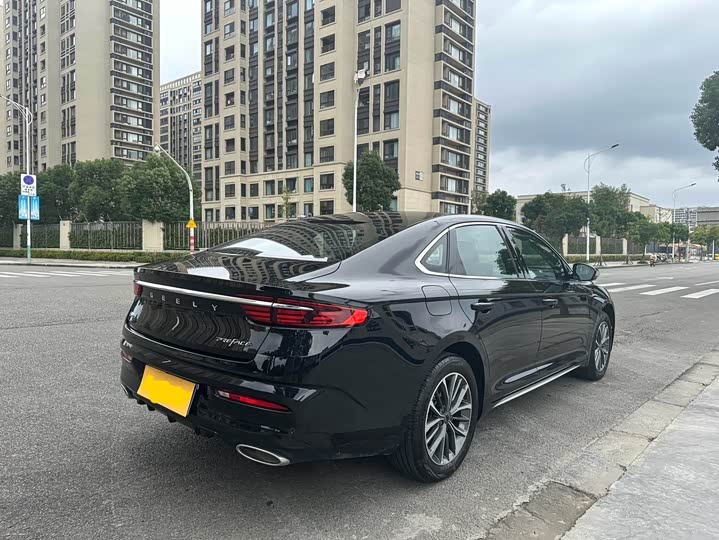 Фото 4 - Geely Preface