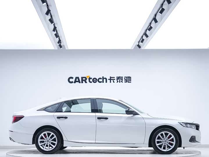 Фото 4 - Honda Accord