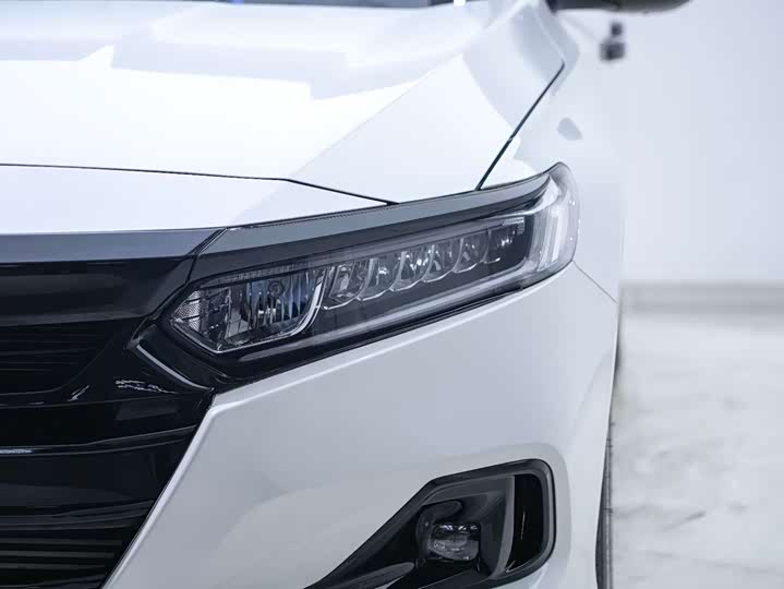 Фото 9 - Honda Accord