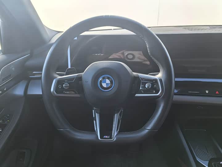 Фото 9 - BMW i5