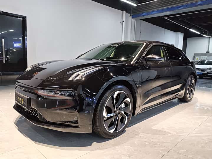 Фото 1 - Zeekr 001