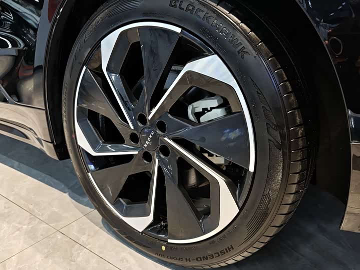 Фото 7 - Zeekr 001