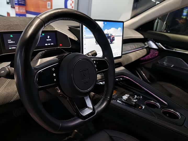 Фото 8 - Zeekr 001