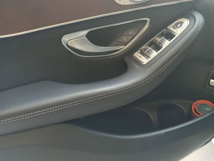 Photo 9 - Mercedes-Benz GLC-Class