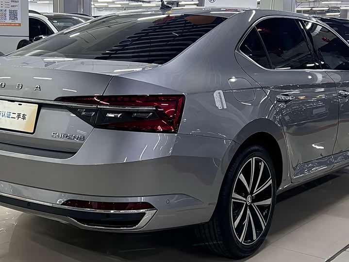 Фото 2 - Skoda Superb