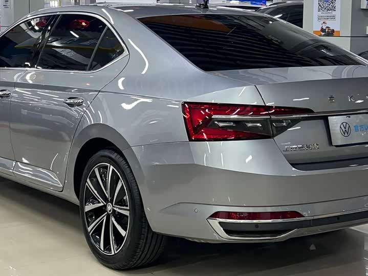 Фото 4 - Skoda Superb