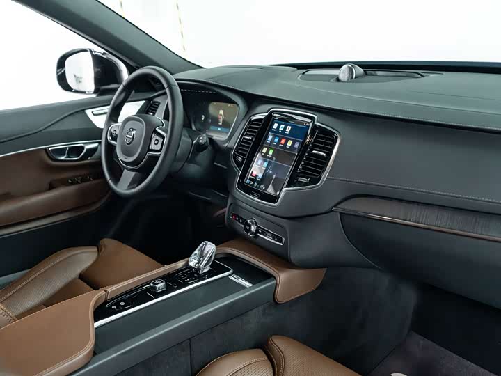 Фото 9 - Volvo XC90