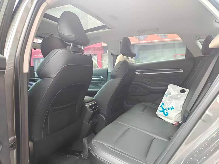 Фото 4 - Geely Emgrand