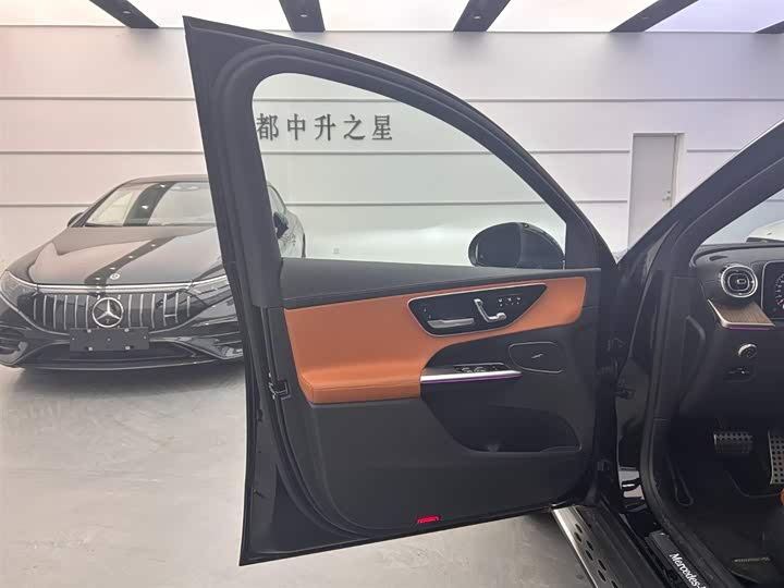 Photo 7 - Mercedes-Benz GLC-Class Hybrid