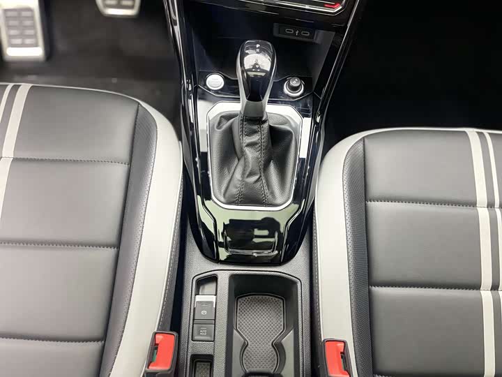 Фото 4 - Volkswagen T-Roc