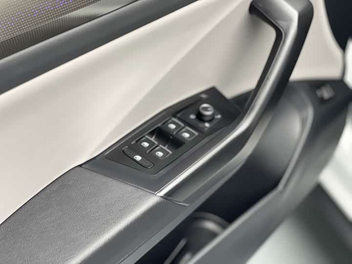 Фото 7 - Volkswagen T-Roc