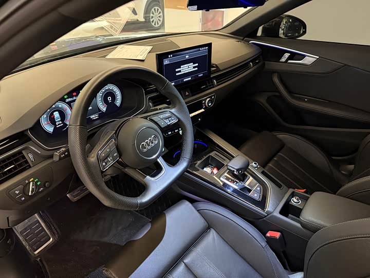 Фото 4 - Audi A4L