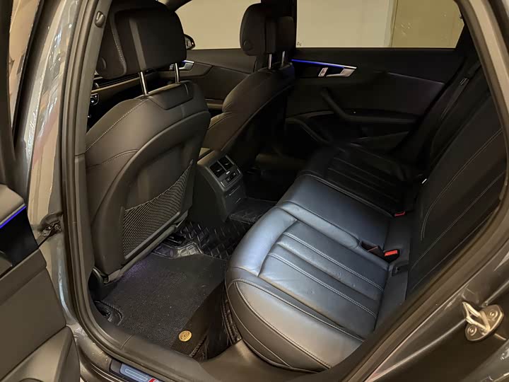 Фото 6 - Audi A4L