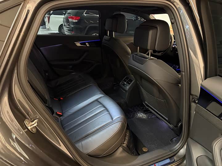 Фото 9 - Audi A4L