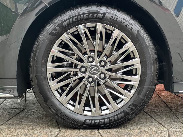 Фото 8 - Lexus LM