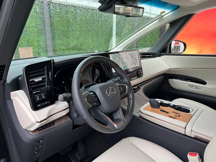 Фото 9 - Lexus LM