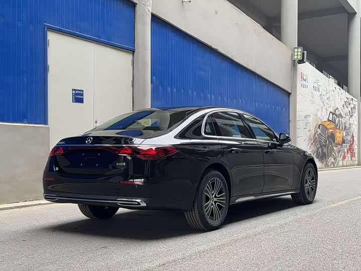 Photo 4 - Mercedes-Benz E-Class