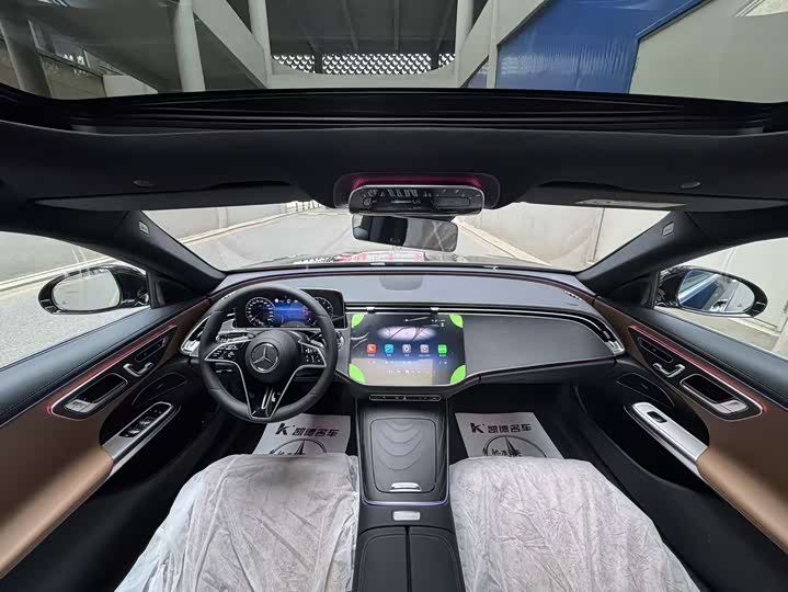 Photo 9 - Mercedes-Benz E-Class