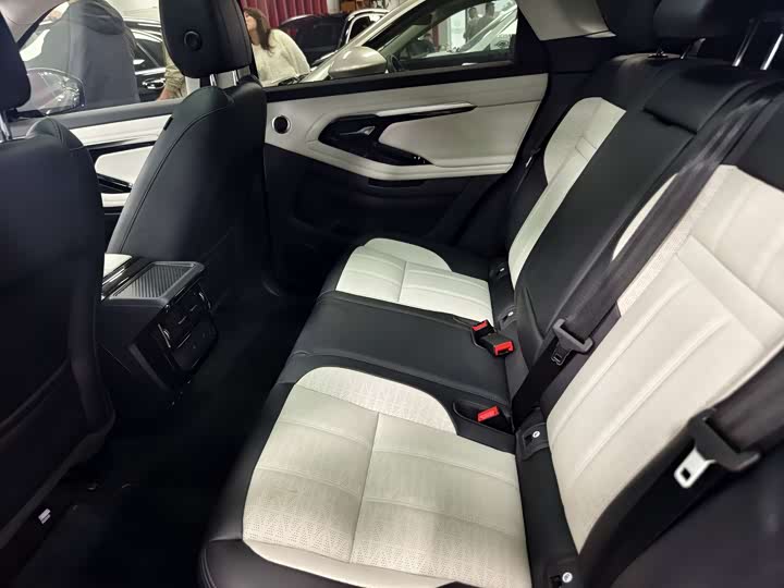 Photo 7 - Land Rover Range Rover Evoque L