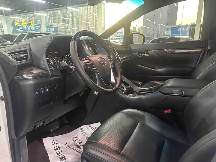 Фото 2 - Toyota Vellfire