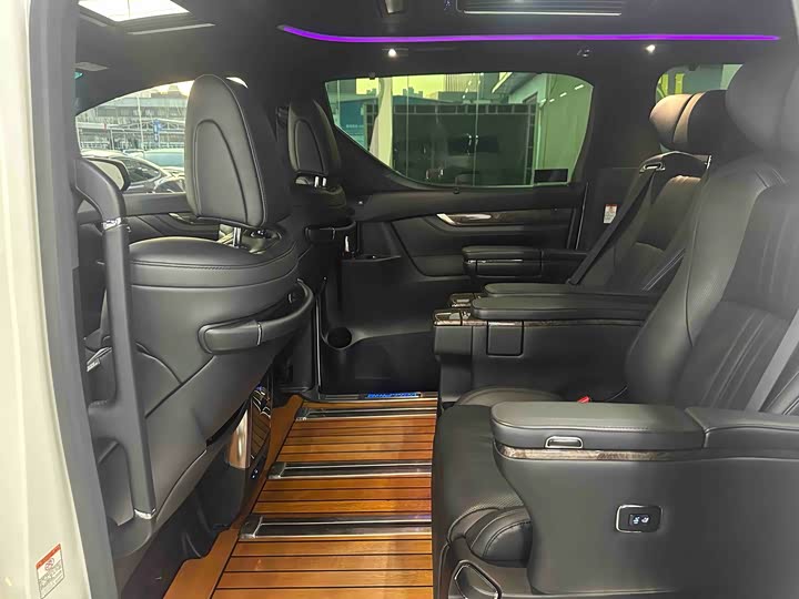 Фото 3 - Toyota Vellfire