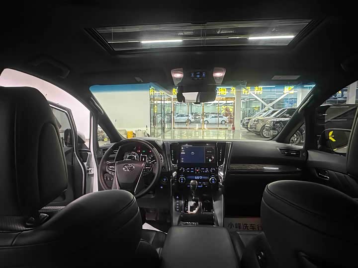 Фото 4 - Toyota Vellfire