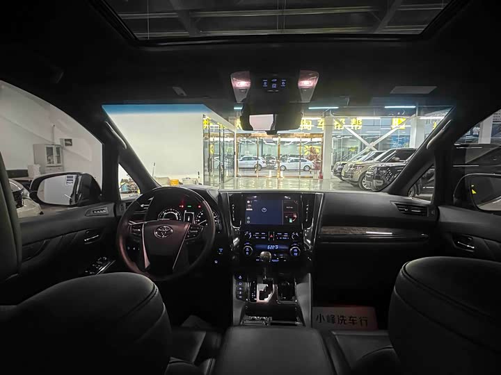 Фото 5 - Toyota Vellfire