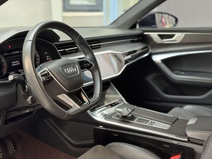 Фото 5 - Audi A6L