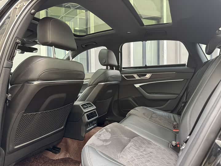 Фото 6 - Audi A6L