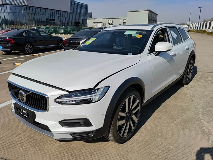 Фото 1 - Volvo V90