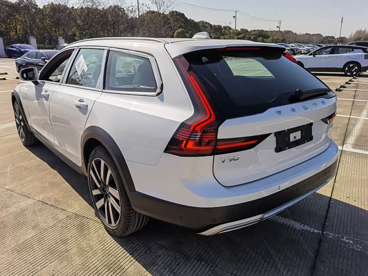 Фото 3 - Volvo V90