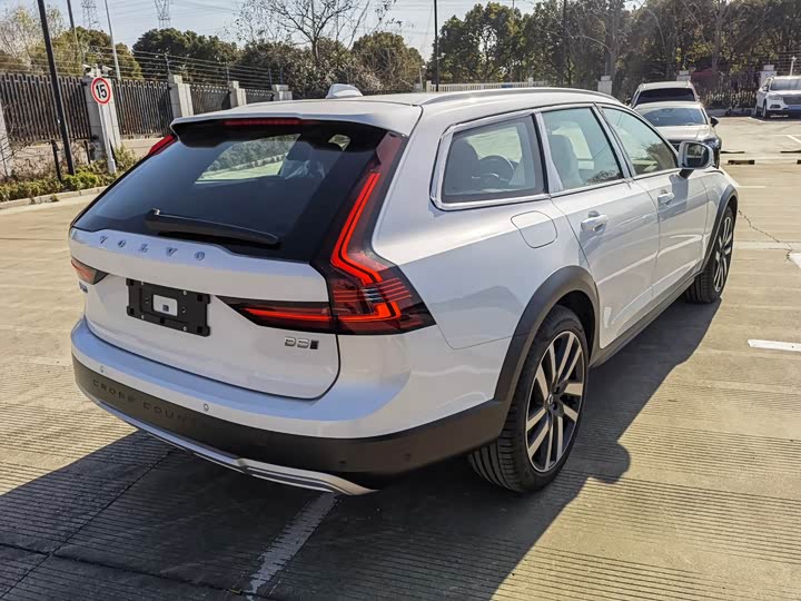 Фото 4 - Volvo V90