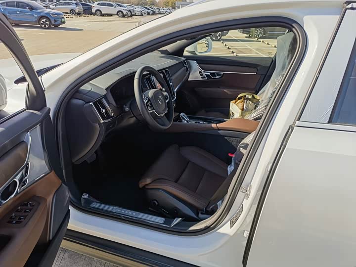 Фото 5 - Volvo V90