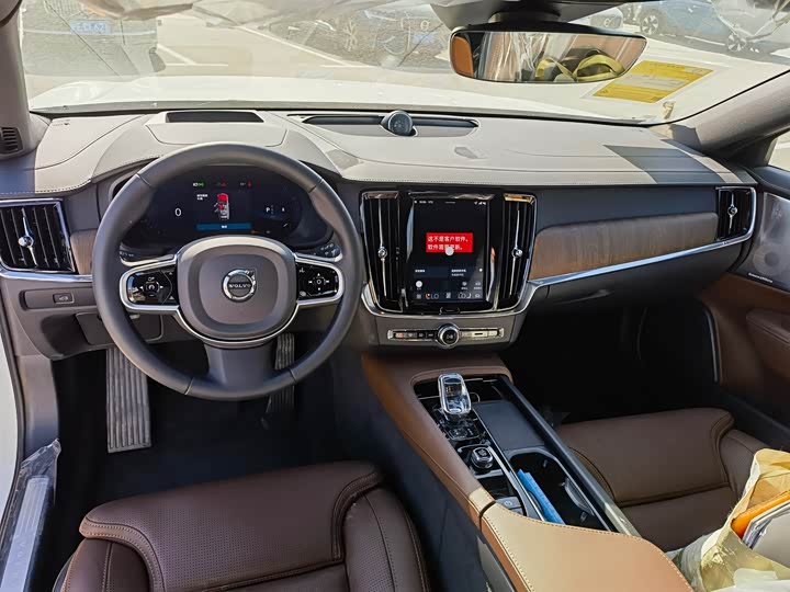 Фото 8 - Volvo V90