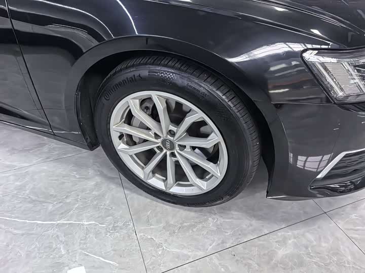 Фото 4 - Audi A6L
