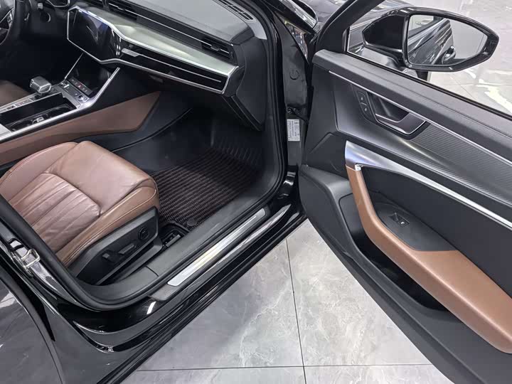 Фото 5 - Audi A6L