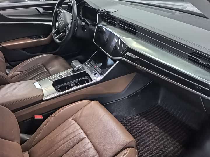 Фото 6 - Audi A6L