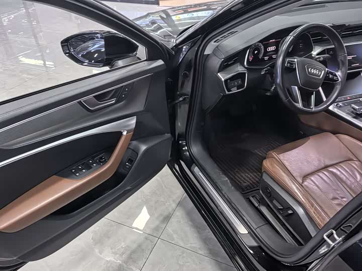 Фото 8 - Audi A6L