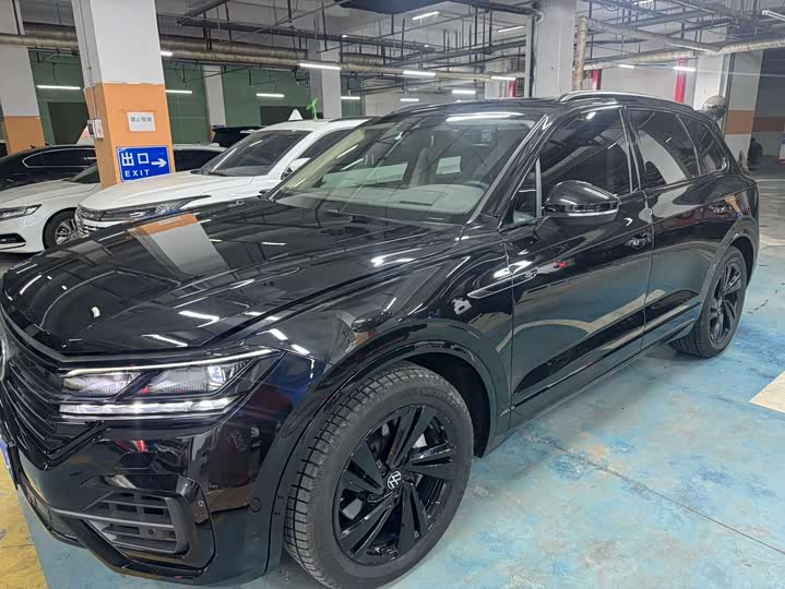 Фото 2 - Volkswagen Touareg